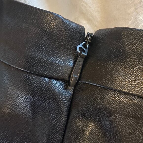 NWT - WHITE FOX BOUTIQUE faux leather pants, size M (closer to a size 6) - Picture 5 of 7